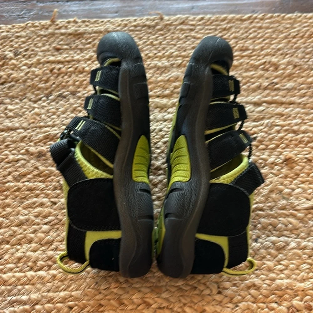 Keen Youth Hiking/water shoes‎ black and neon green youth size 2